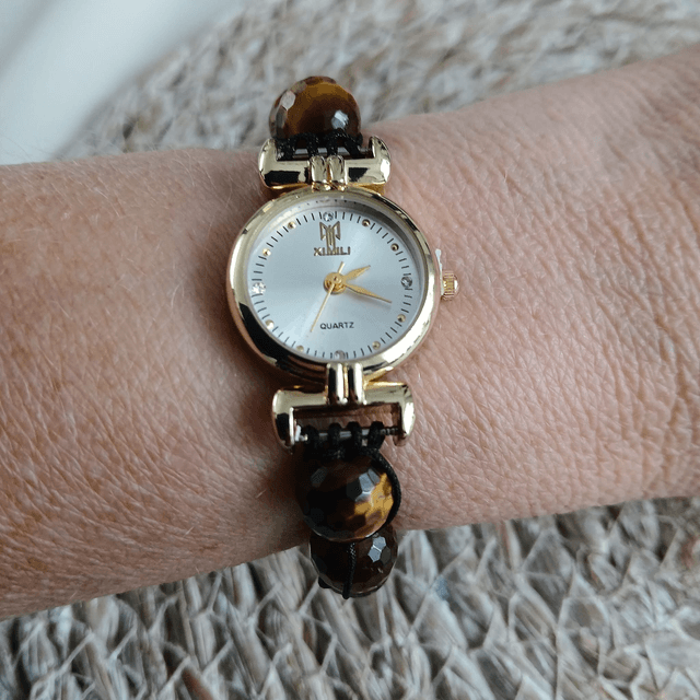 Dames horloge goudkleurig met Tijgeroog – Smalle handgeknoopte band (1.320)